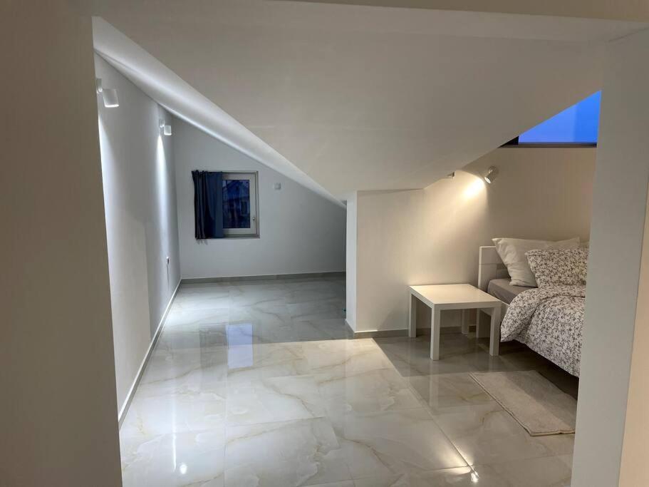Lux House Olga Apartamento Ruma Quarto foto