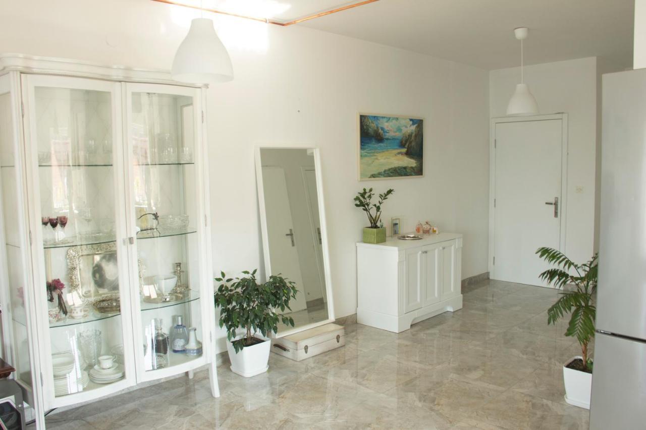 Lux House Olga Apartamento Ruma Exterior foto