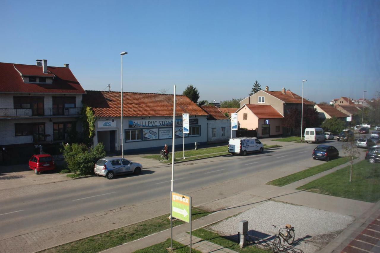 Lux House Olga Apartamento Ruma Exterior foto
