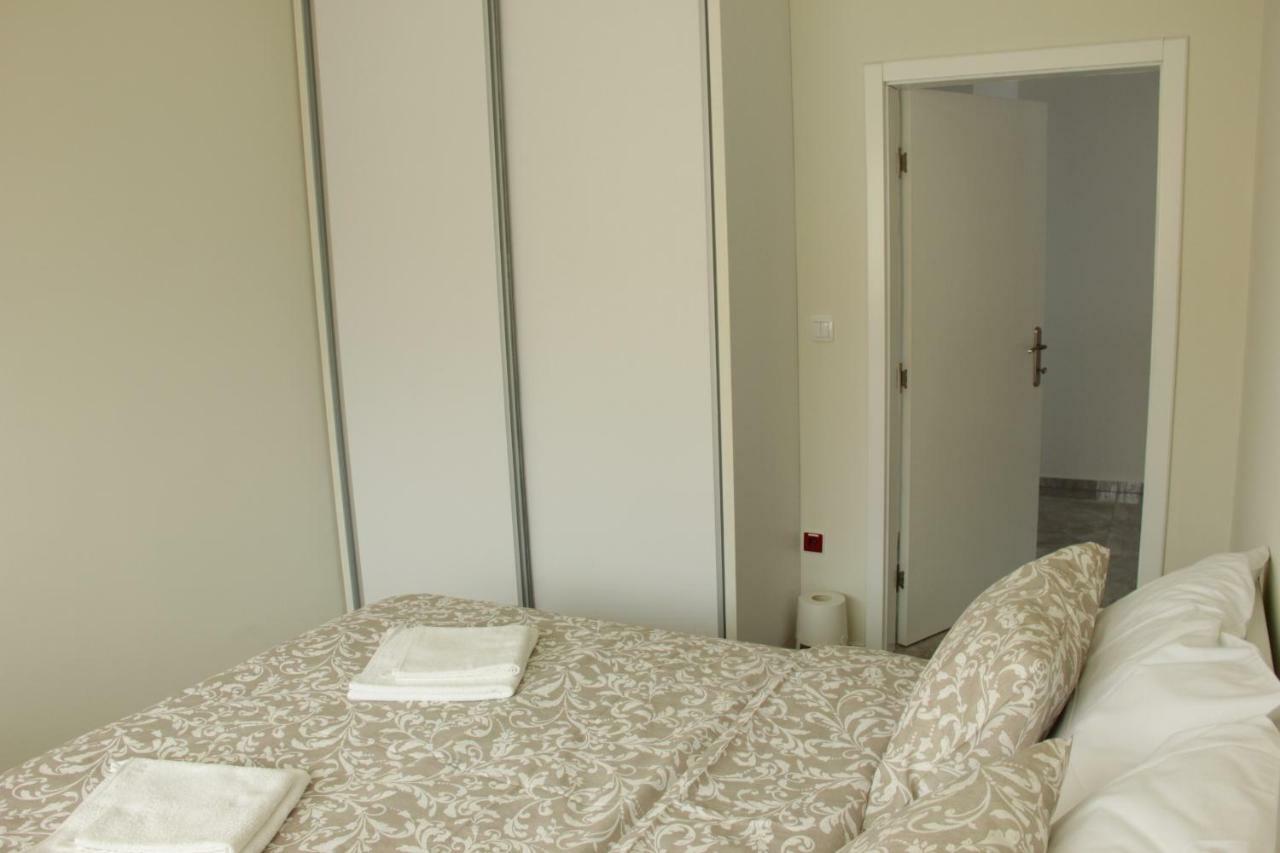 Lux House Olga Apartamento Ruma Exterior foto