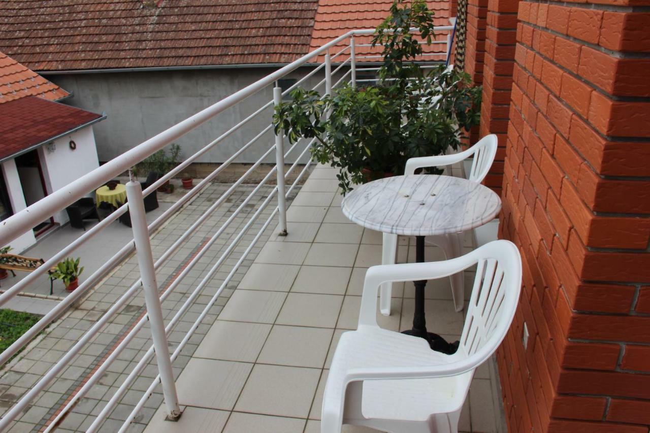 Lux House Olga Apartamento Ruma Exterior foto