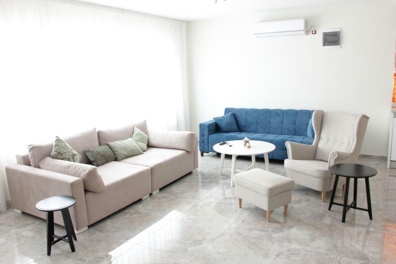 Lux House Olga Apartamento Ruma Exterior foto